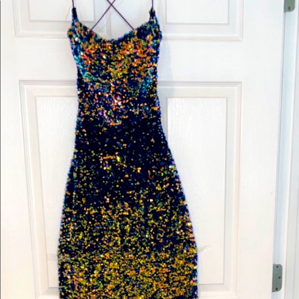 Beautiful NEVER WORN..sequenced gown